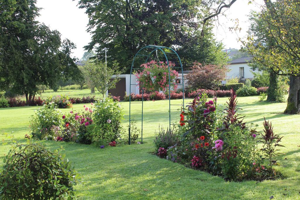 Les Petites Chambres De La Bleue Maison Coeuve Exterior foto